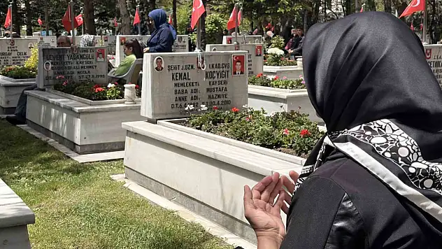 Şehit anneleri, Anneler Günü'nde evlatlarına koştu
