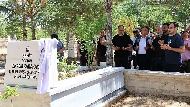 Şehit Dr. Ekrem Karakaya dualarla anıldı