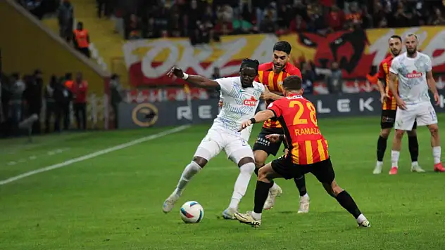 Süper Lig: Kayserispor: 1 - Çaykur Rizesor: 0 (İlk yarı)