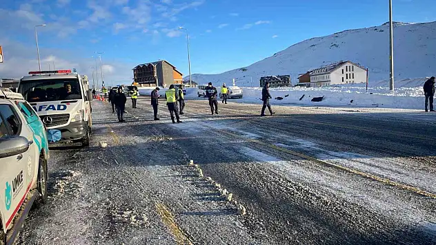 Taksiyle yolcu minibüsü çarpıştı: 16 yaralı