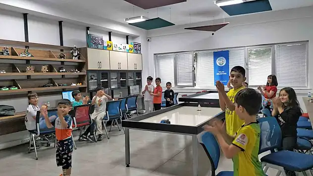 Talas Belediyesi'nden geleceğin teknoloji yıldızlarına yaz desteği