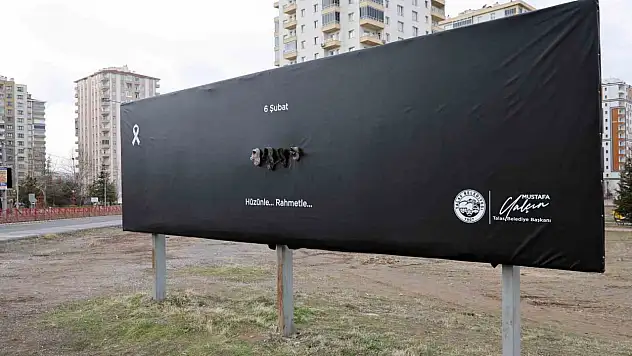 Talas billboardlarında 6 Şubat vefası: 'Hüzünle... Rahmetle...'
