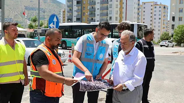 Talas'ta asfalt yılı hız kesmiyor: Sayer Caddesi yeni yüzüyle hizmette