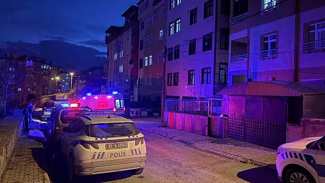 Tartıştığı erkek arkadaşını banyoda bıçaklayarak öldürdü