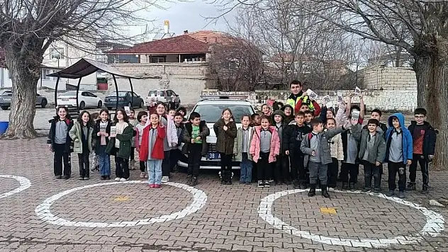 Tomarza'da öğrencilere trafik eğitimi verildi