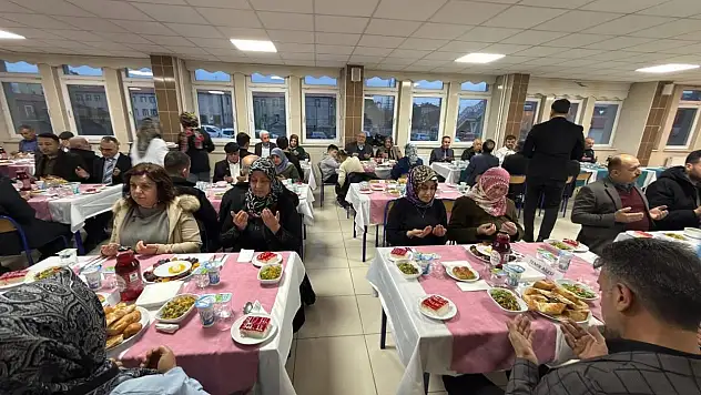Tomarza'da şehir aileleri ve gaziler iftarda buluştu