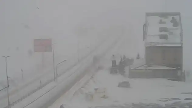 Ulaşıma kar ve tipi engeli