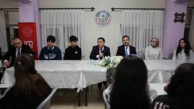 Vali Çiçek, öğrencilerle iftar yaptı