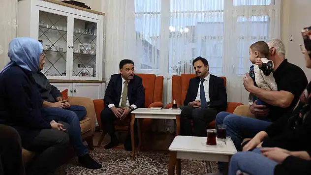 Vali Çiçek vatandaşın çay davetini kırmadı