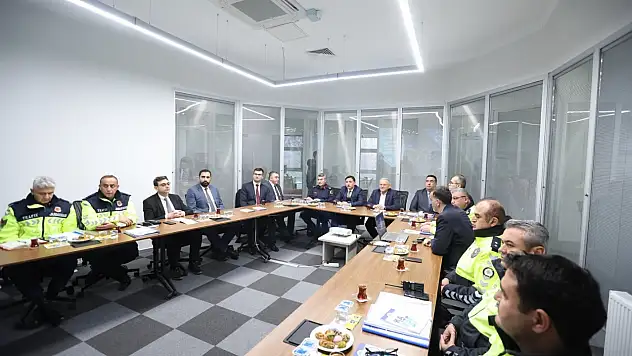 Vali Çiçek ve Başkan Büyükkılıç Trafik Kontrol Merkezi'nde