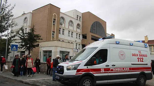 Yangın ziline basınca okulda izdiham çıktı: 15 öğrenci yaralı