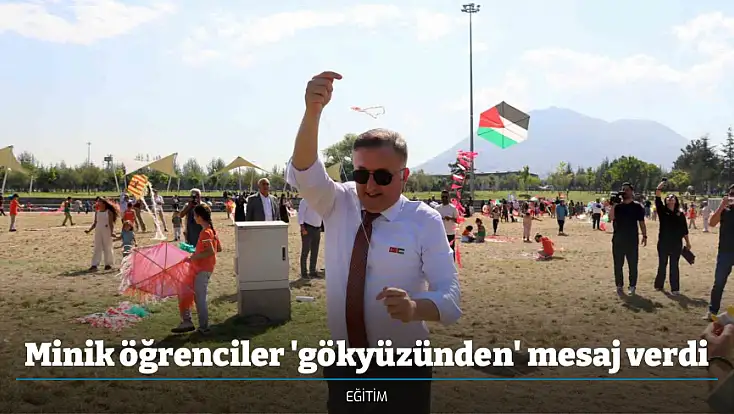 Minik öğrenciler 'gökyüzünden' mesaj verdi
