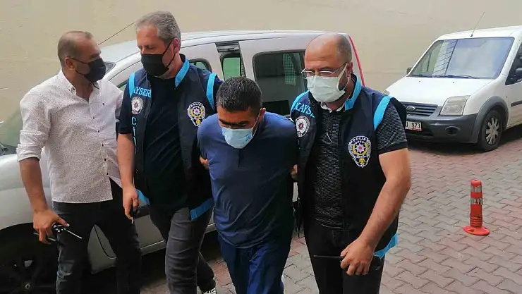 Ağabeyi ve yengesini öldüren sanık, kız kardeşini öldürdüğü iddiasıyla hakim karşısında
