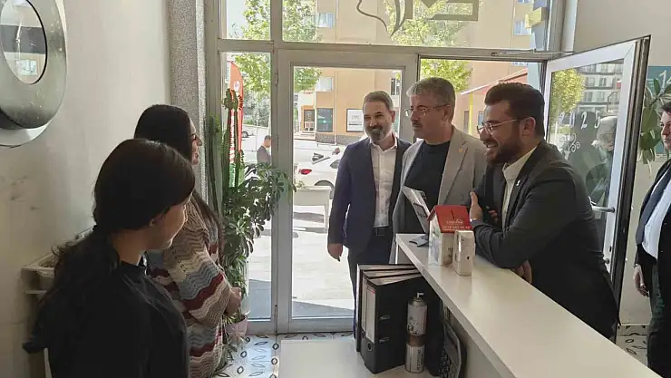 AK Partili Çopuroğlu esnafla buluştu