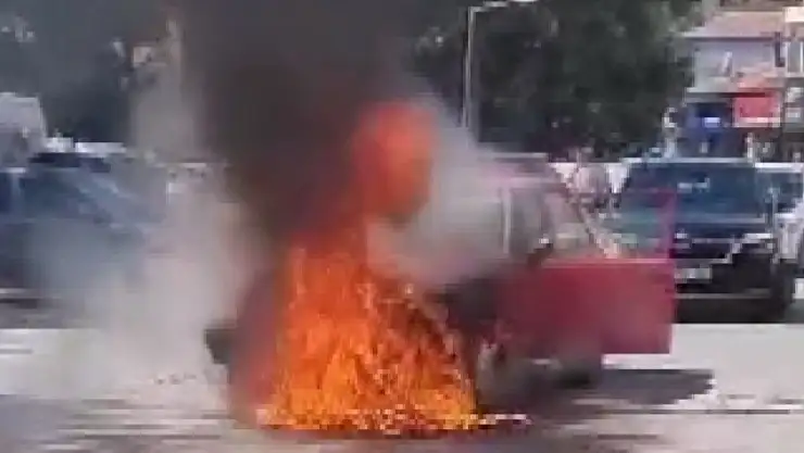 Aksaray'da seyir halindeki Tofaş yandı