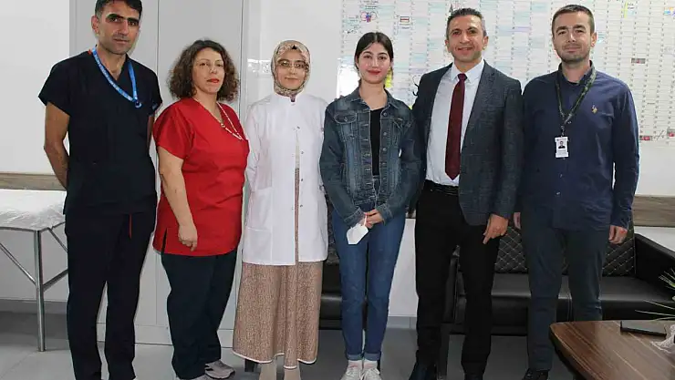 Annesinin böbreğiyle hayata tutundu