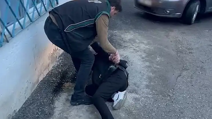 Aranan şahıslar saklandıkları adreslerde yakalandı