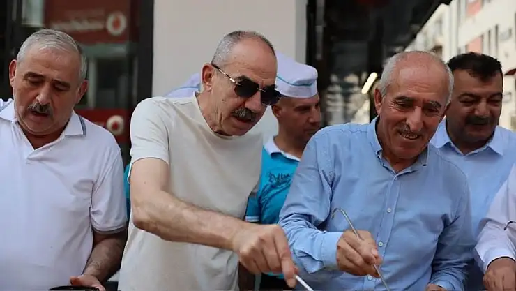 Aydemir'den vatandaşlara aşure ikramı