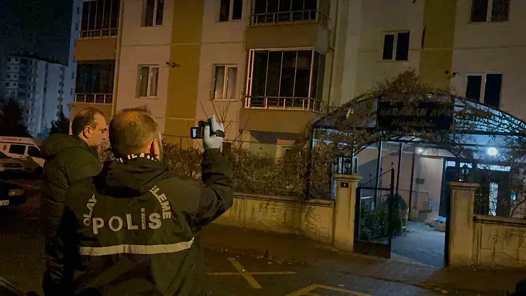 Baba-oğul arasındaki kavga kanlı bitti: 1'i ağır 2 yaralı