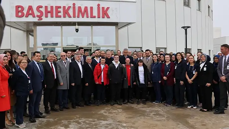Başhekim Özcan'dan Bakan Memişoğlu'na anlamlı hediye