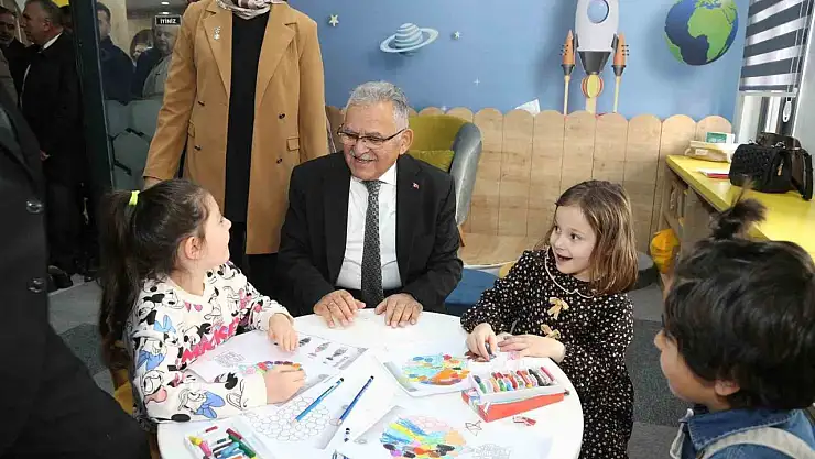 Başkan Büyükkılıç: 'Kütüphanelerimiz ile okuyan şehir Kayseri'ye değer katıyoruz'