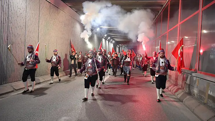 Başkan Büyükkılıç, 19 Mayıs Fener Alayı'nda gençlerin coşkusuna ortak oldu