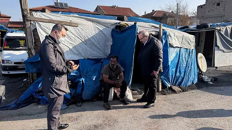 Başkan Büyükkılıç, barakada yaşayan Dudu teyze ve oğluna sahip çıktı