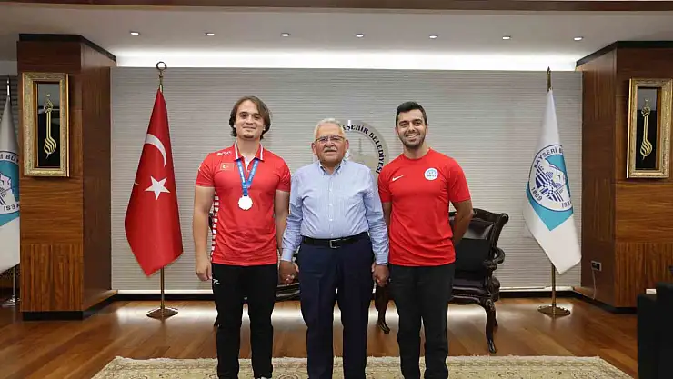 Başkan Büyükkılıç, dünya şampiyonu Arslan'ı ağırladı