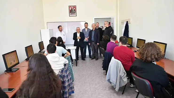 Başkan Büyükkılıç, geleceğin bilişim yıldızları ile bir araya geldi