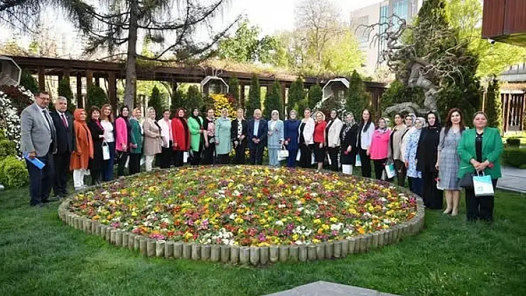 Başkan Büyükkılıç, kadın muhtarların Anneler Gününü kutladı
