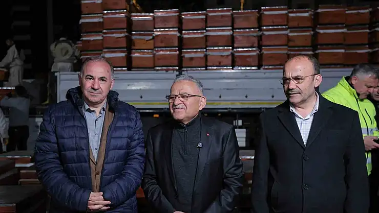 Başkan Büyükkılıç, şafak vakti üreticilere arılı kovan dağıttı
