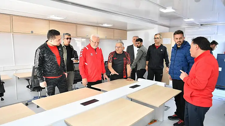 Başkan Büyükkılıç'tan 'dijital gençlik' atağı: Mobil Dijital Gençlik Merkezi tanıtıldı