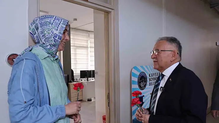 Başkan Büyükkılıç'tan Dünya Kadınlar Günü'ne 'karanfilli' kutlama