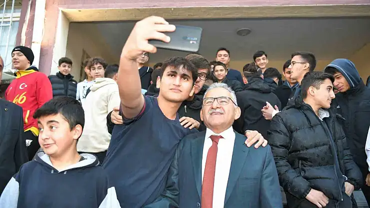 Başkan Büyükkılıç'tan müjde: Öğrencilere ulaşım kartı desteği