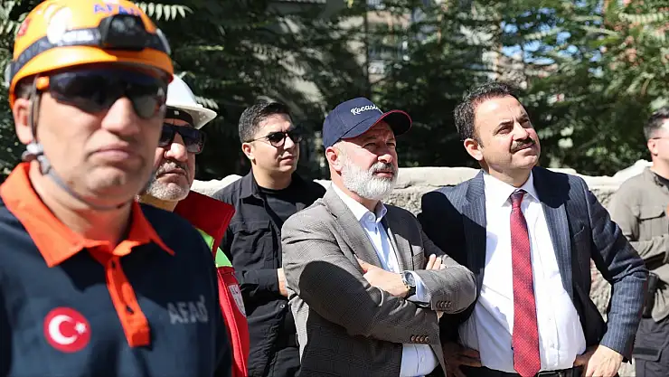 Başkan Çolakbayrakdar: 'Deprem gerçeğini unutmayalım, her daim hazırlıklı olmalıyız'