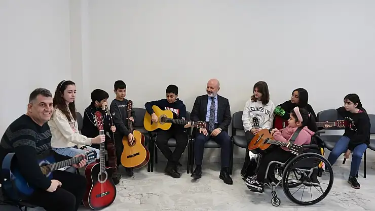 Başkan Çolakbayrakdar: 'Gençlerimizin ve evlatlarımızın yanındayız'