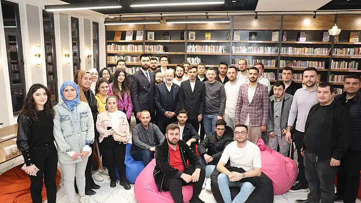 Başkan Çolakbayrakdar, 'Gençlerimizin her zaman yanınızdayız'