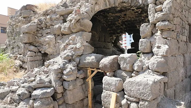 Başkan Çolakbayrakdar: 'Kayseri'nin ilk medresesini kültür hazinemize yeniden kazandırıyoruz'