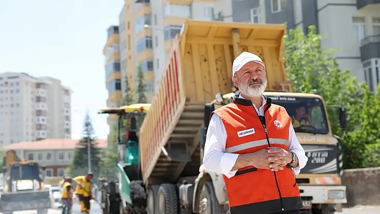 Başkan Çolakbayrakdar, 'Yerli ve milli, Türkiye'nin en güçlü asfalt plentiyle rekorlara koşuyoruz'