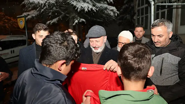 Başkan Çolakbayrakdar, Ramazan bereketini her gün bir mahallede paylaşıyor