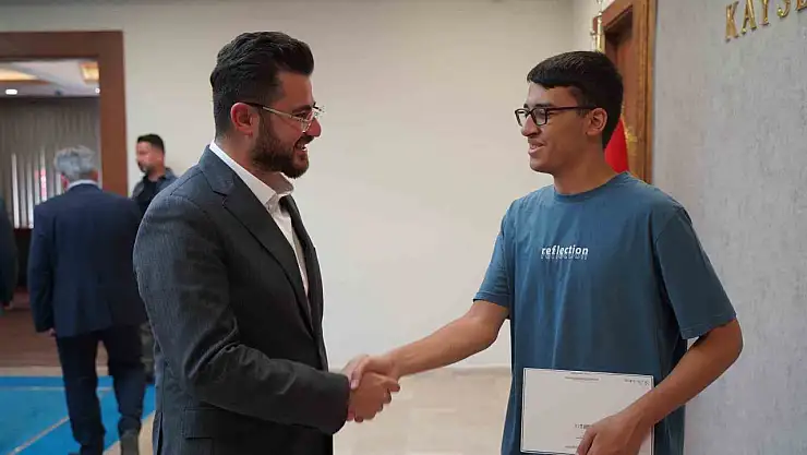 Başkan Okandan, YKS Sayısal Türkiye 3.'sü ile  bir araya geldi