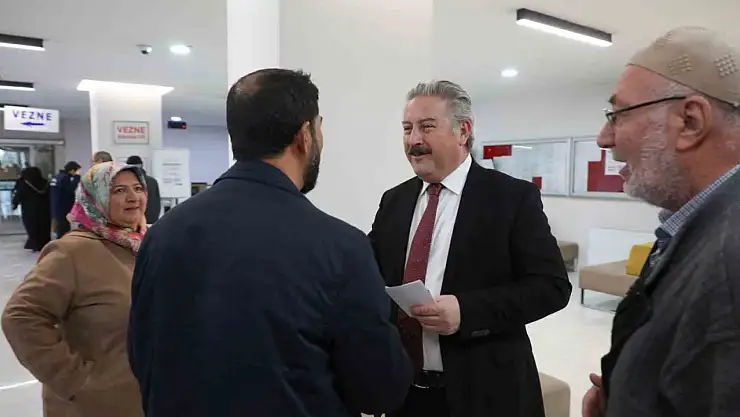 Başkan Palancıoğlu veznede emlak vergisini ödedi