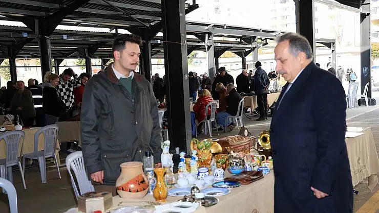 Başkan Yalçın'dan antika pazarı turu