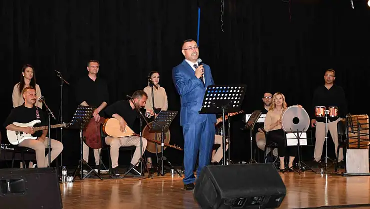 Başsavcı Korkmaz türkü söyledi, büyük alkış topladı