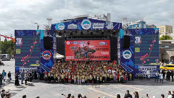 Bebekler ve çocuklar Uluslararası Kayseri Yarı Maratonu'na renk kattı