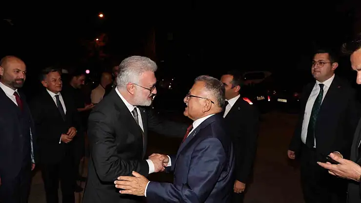 Büyükkılıç: 'Memleketimiz için yapılan her türlü hizmette sadece elimizi değil, gövdemizi taşın altına koymaya hazırız'