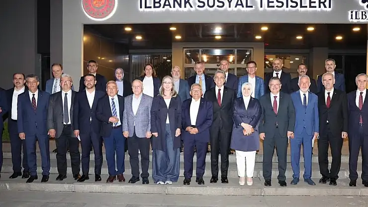 Büyükkılıç, AK Parti Yerel Yönetimler Toplantısı'na katıldı
