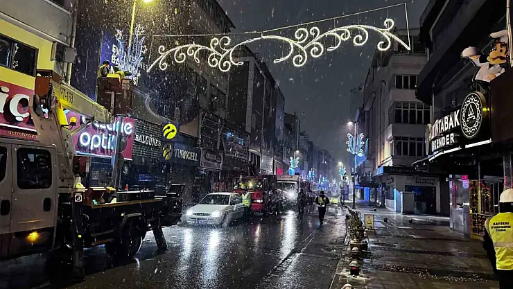 Büyükşehir'den aydınlatma bakımı ve yenilikçi projeler