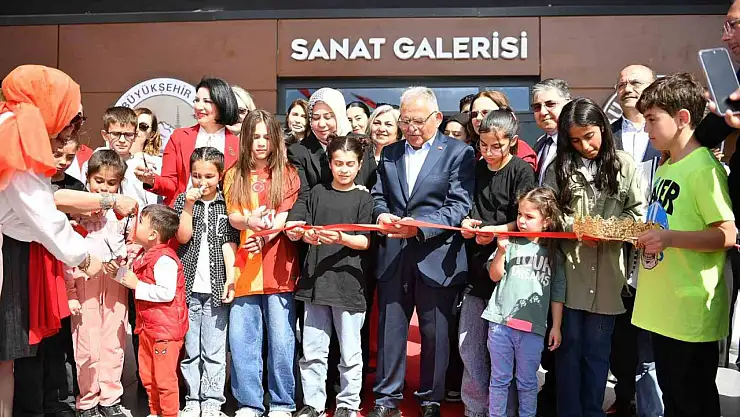 Çocukların sanatla buluştuğu sergi açıldı