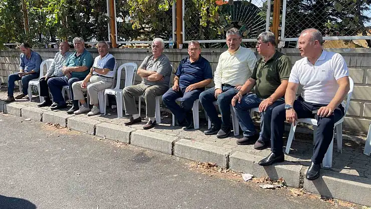 Milletvekilinden yanan fabrikanın sahiplerine 'geçmiş olsun' ziyareti